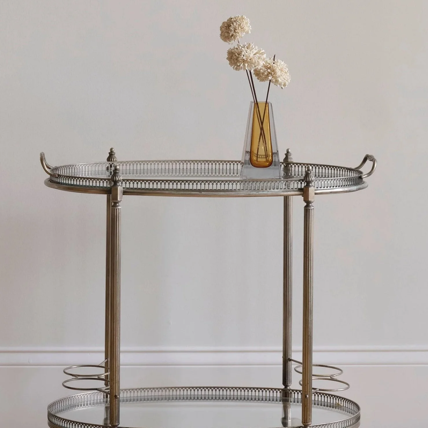 SummerHouse interior design and furnishings, image 3