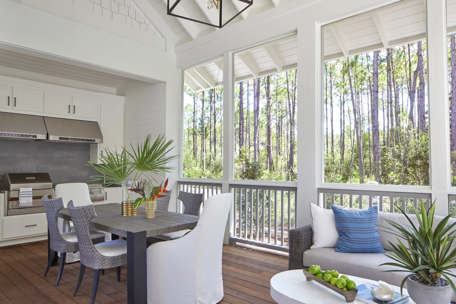 SummerHouse interior design and furnishings, image 24